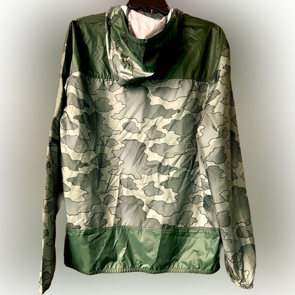 Columbia Women’s Green Camo Windbreaker Medium - Picture 3 of 4